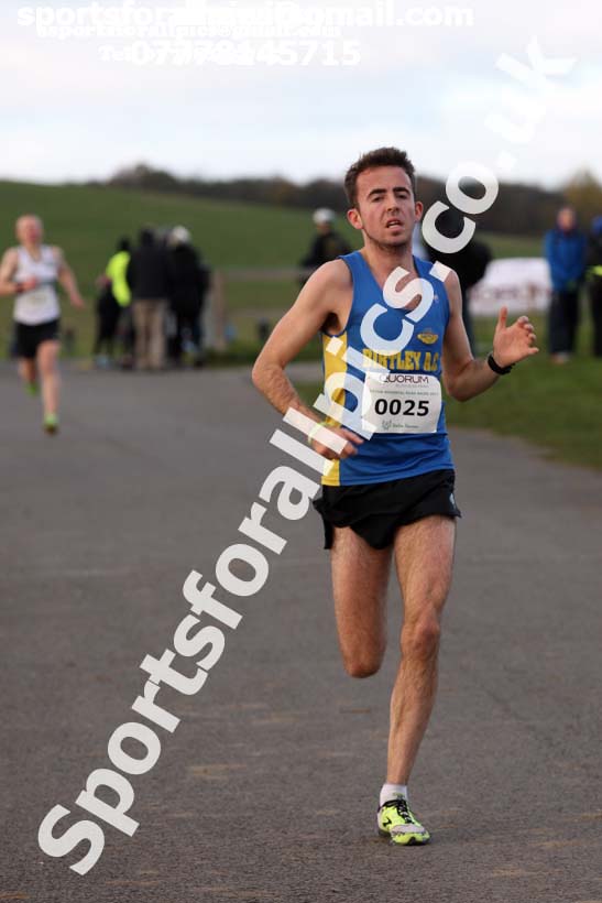 Senior mens and womens Heaton Harriers Memorial 10k Road Race, Newcastle. Photo:  David T. Hewitson/Sports for All Pics